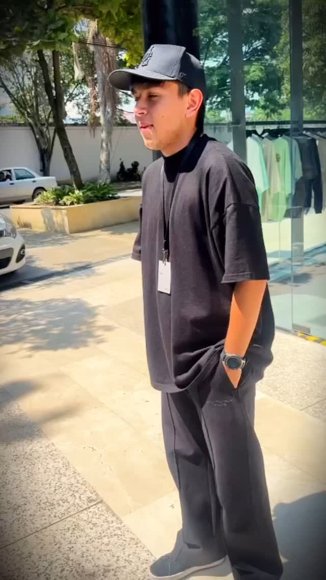 Vidrio comercial protegido con película